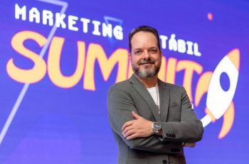 Anderson Hernandes no palco do Marketing Contábil Summit
